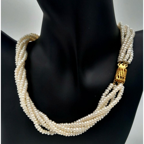 1059 - A beautiful chocker necklace consisting of a torsade of five strings of pearls with high lustre and ... 