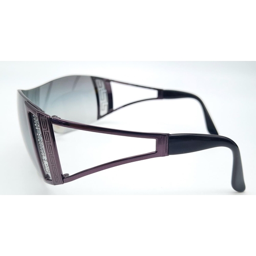 837 - A GIANNI VERSACE ladies’ sunglasses, panoramic single viewing lens in smoky quartz colour, Greek key... 