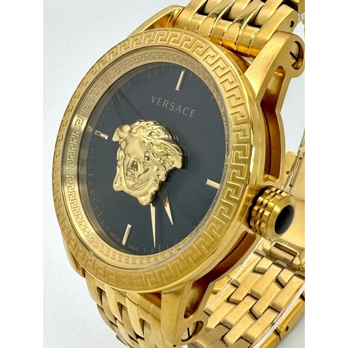 844 - A VERSACE PALAZZO EMPIRE gents PVD gold watch, case: 43 mm, black dial with a 3D Medusa head, Greek
... 