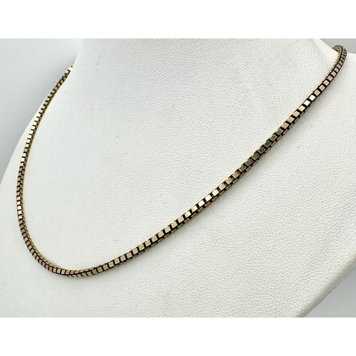 112 - Fully hallmarked 9 carat GOLD BOX CHAIN NECKLACE. Heavy quality. 41 cm. 9.6 grams.