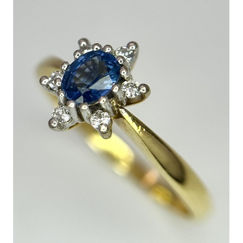 116 - AN 18K YELLOW GOLD DIAMOND & SAPPHIRE CLUSTER RING - 3.2G.  SIZE O 1/2. REF: A/S 1094