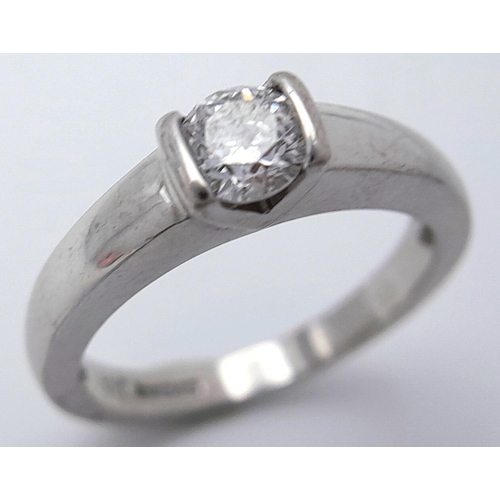 137 - AN 18K WHITE GOLD DIAMOND SOLITAIRE RING - 0.33CT ROUND BRILLIANT CUT. 3.8G. SIZE I. REF: A/S 1086