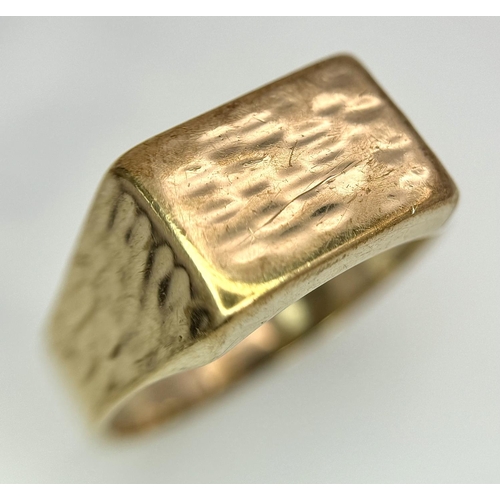 14 - Gentleman’s vintage 9 carat GOLD SIGNET RING Having unusual hammered GOLD finish. Fully hallmarked .... 