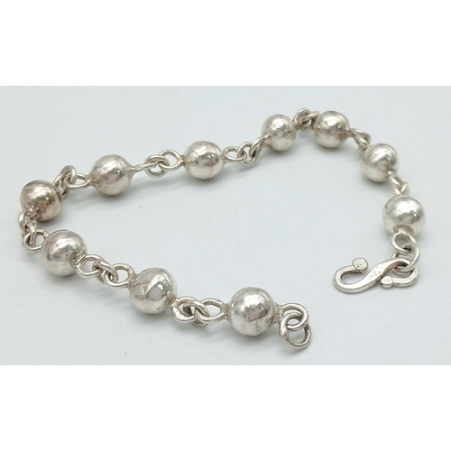 217 - SOLID SILVER BOULES BRACELET. Handmade with ‘S’ clasp fastening. 20 cm.