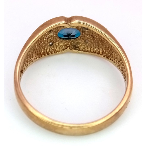 264 - A 9K YELLOW GOLD DIAMOND & TOPAZ RING 2.8G IN WEIGHT. SIZE N. Ref: SC 5072.