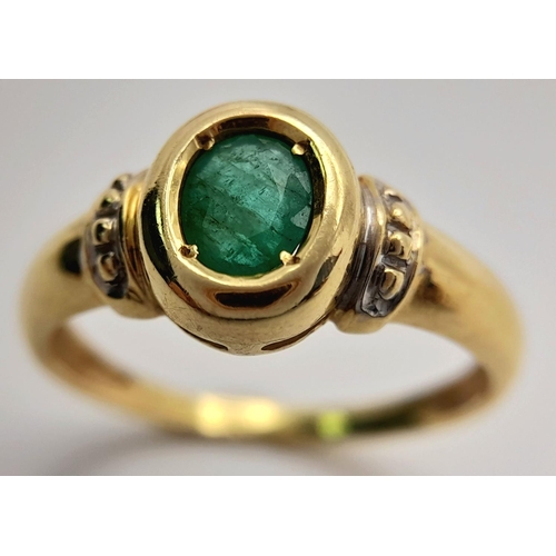 285 - A 18K YELLOW GOLD EMERALD SET RING. 2.16G IN WEIGHT. SIZE I. Ref: SC 5027.