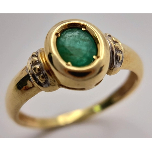 285 - A 18K YELLOW GOLD EMERALD SET RING. 2.16G IN WEIGHT. SIZE I. Ref: SC 5027.