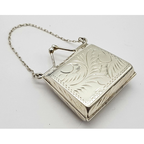 371 - Really lovely vintage SILVER PILL BOX IN the form of a handbag/purse. Beautifully decorated. Complet... 