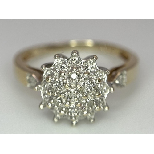 706 - A 9K YELLOW GOLD DIAMOND CLUSTER RING - 2.2G. SIZE L.
REF: SPAS 5002