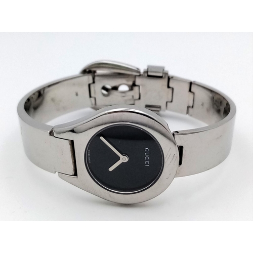 77 - Genuine GUCCI 6700L WRISTWATCH. Finished in stainless steel with buckle bracelet. Full working order... 