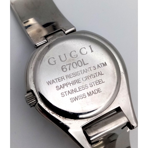 77 - Genuine GUCCI 6700L WRISTWATCH. Finished in stainless steel with buckle bracelet. Full working order... 