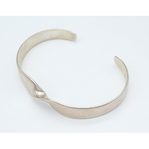 1109 - A Sterling Silver Vintage Cuff Twist Bangle. 20g