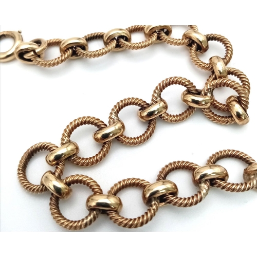 113 - A 9K Yellow Gold Circle Link Bracelet. 17cm length. 18.7g.