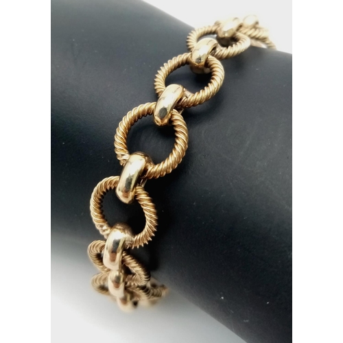 113 - A 9K Yellow Gold Circle Link Bracelet. 17cm length. 18.7g.