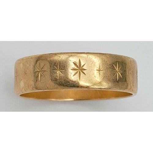 22 - A Vintage 9K Yellow Gold Band Ring with Classic Star Decoration. Size S. 6mm. 4.2g