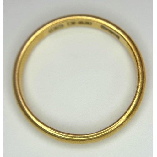 31 - A Vintage 22K Yellow Gold Band Ring. Size Q. 2mm width. Size Q. 3.4g