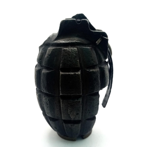 402 - An Original Inert WW1 British No. 5 Mk 1 Grenade Dated 1916, Cut away for demonstration Use. Very Go... 