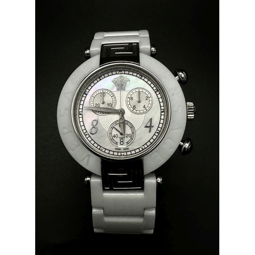 1101 - A Versace Quartz Chronograph Ladies Watch. Stainless steel and ceramic bracelet with case - 40mm. Mo... 