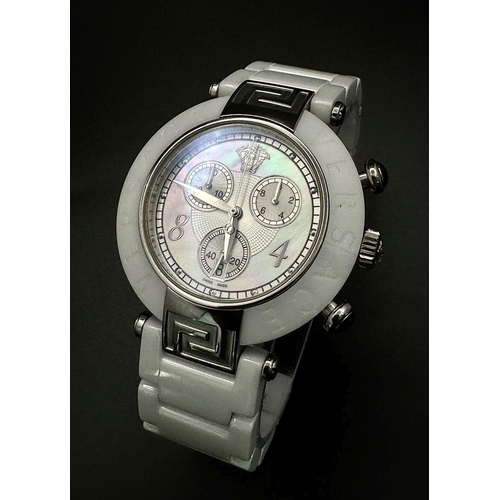 1101 - A Versace Quartz Chronograph Ladies Watch. Stainless steel and ceramic bracelet with case - 40mm. Mo... 