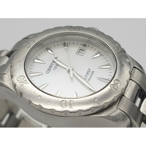 1163 - A CERTINA LADIES WATCH IN STAINLESS STEEL WITH DATE BOX, QUARTZ MOVEMENT.  32mm