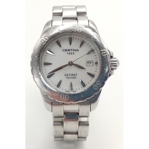 1163 - A CERTINA LADIES WATCH IN STAINLESS STEEL WITH DATE BOX, QUARTZ MOVEMENT.  32mm