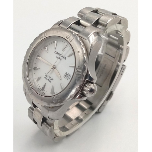 1163 - A CERTINA LADIES WATCH IN STAINLESS STEEL WITH DATE BOX, QUARTZ MOVEMENT.  32mm