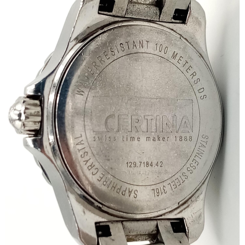 1163 - A CERTINA LADIES WATCH IN STAINLESS STEEL WITH DATE BOX, QUARTZ MOVEMENT.  32mm