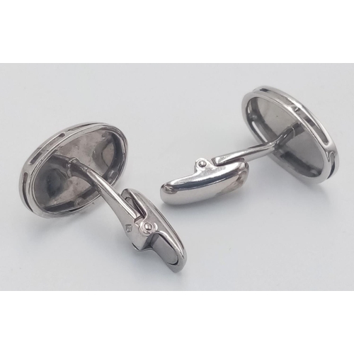 157 - A Pair of 18K White Gold Cufflinks. Oval design. 10.8g. Ref: 017916