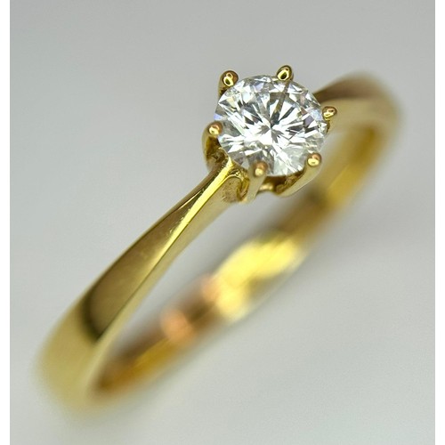 102 - AN 18K YELLOW GOLD DIAMOND SOLITAIRE RING - ROUND BRILLIANT CUT. 0.30CT. 3G. SIZE N. REF: P172