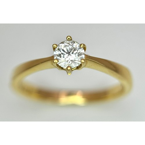 102 - AN 18K YELLOW GOLD DIAMOND SOLITAIRE RING - ROUND BRILLIANT CUT. 0.30CT. 3G. SIZE N. REF: P172