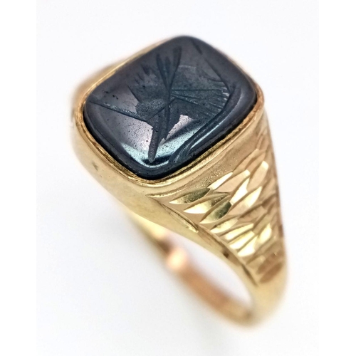 469 - Vintage 9 carat GOLD CENTURION SIGNET RING. Having attractive Barked Gold Shoulder Detail. Full UK h... 