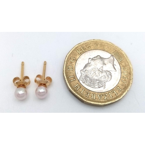 937 - A 18K YELLOW GOLD PEARL STUD EARRINGS. 0.68G IN WEIGHT. Ref: SC 5034