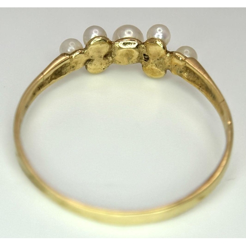 979 - A 9K YELLOW GOLD PEARL SET RING. 1.15G IN WEIGHT. SIZE S AND 1/2. Ref: SC 5063