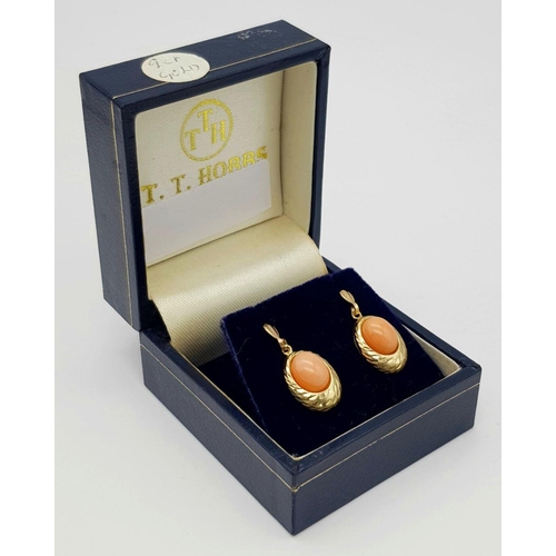 189 - Beautiful pair of 9 carat GOLD EARRINGS. Drop style set with polished CORAL AGATE. Complete with 9 c... 