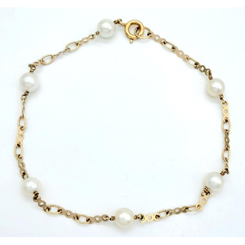 414 - A 9K Yellow Gold Pearl Bracelet. 2.3g total weight. 20cm length. JM06