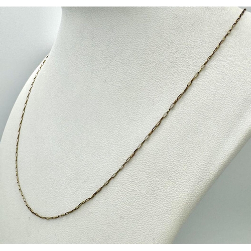 476 - 9 carat GOLD FINE CHAIN LINK NECKLACE. 0.8 grams. 50 cm.