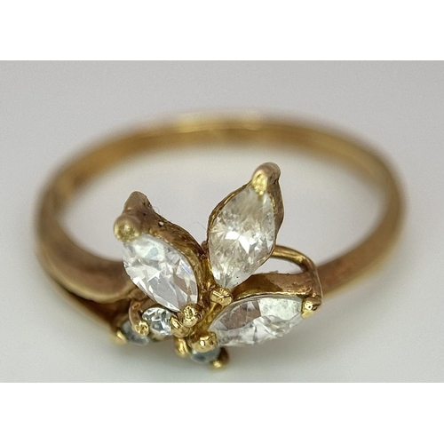 477 - A 9K Yellow Gold Decorative Floral White Zircon Ring. Size J. 1.6g.