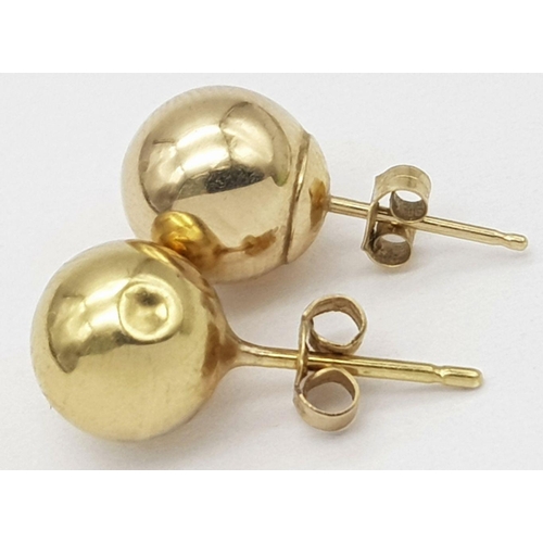 930 - A 9K YELLOW GOLD BALL STUD EARRINGS. 0.55G IN WEIGHT. Ref: SC 5015.