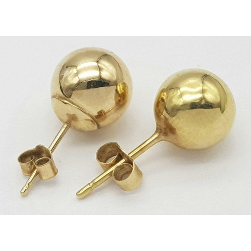 930 - A 9K YELLOW GOLD BALL STUD EARRINGS. 0.55G IN WEIGHT. Ref: SC 5015.