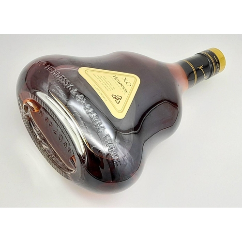 485 - A Hennessy X.O  Cognac Gift Set. Includes a bottle of X.O Hennessy (70cl)- Two branded Cognac Glasse... 