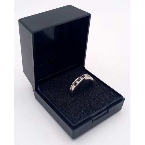 511 - Classic crossover style 9 carat WHITE GOLD RING set with SPINEL and ZIRCONIA. Full UK hallmark. 2 gr... 