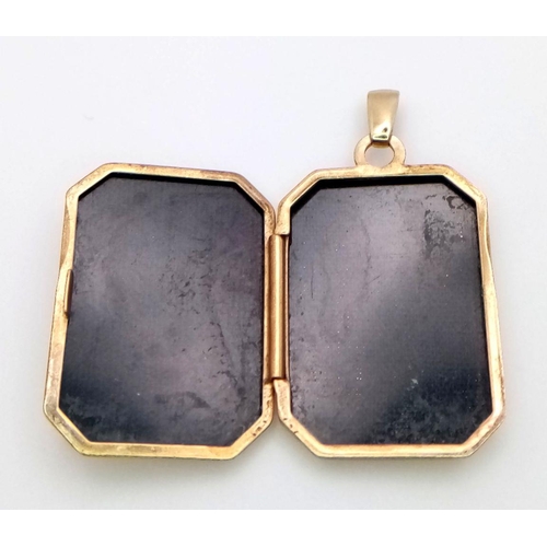 532 - Beautiful vintage 9 carat GOLD LOCKET. Rectangular shape with Scroll decoration border and central C... 