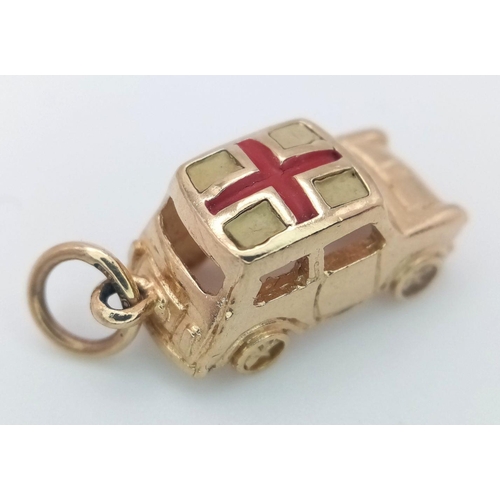 684 - A 9K YELLOW GOLD MINI COOPER CAR CHARM WITH ENAMELLED ST GEORGE FLAG ROOF. 4.7G IN WEIGHT. 1.8CM IN ... 