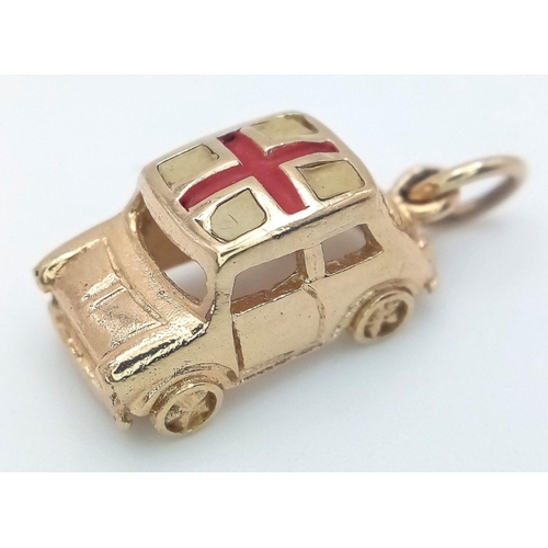 684 - A 9K YELLOW GOLD MINI COOPER CAR CHARM WITH ENAMELLED ST GEORGE FLAG ROOF. 4.7G IN WEIGHT. 1.8CM IN ... 