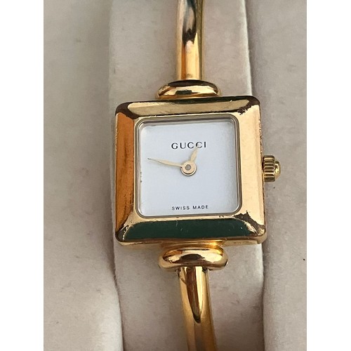 105 - Genuine Vintage GUCCI 1900L LADIES WRISTWATCH. 18 carat gold plated. Complete with original case, re... 