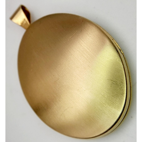 602 - Beautifully decorated 14 carat GOLD FILLED OVAL LOCKET. Opens and closes perfectly. Condition new an... 