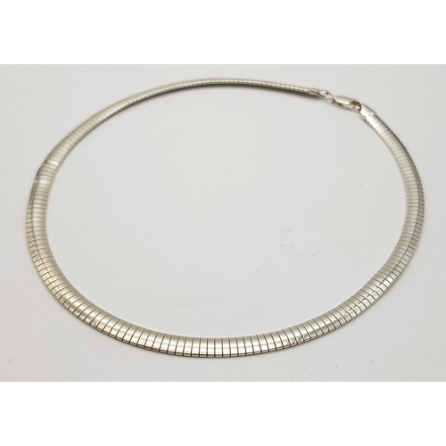 651 - Italian SILVER SMOOTH SOLID LINK NECKLACE. 40 cm.