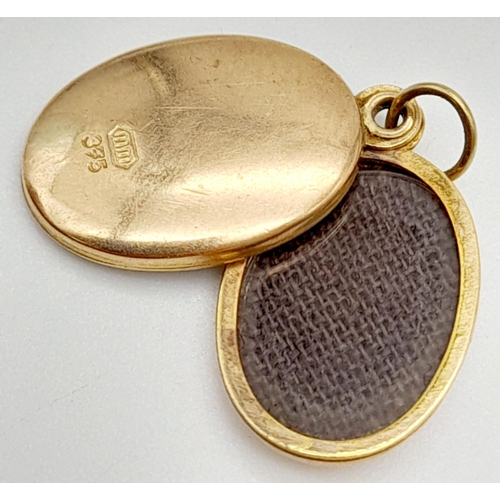 687 - A 9K Yellow Gold Sliding Locket. 1g total weight. SH1609I