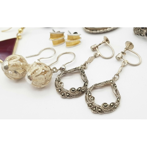 708 - A Silver Bundle including, 5 pairs of earrings, 1 pendant and 1 brooch pin, 33g total weight. JM27