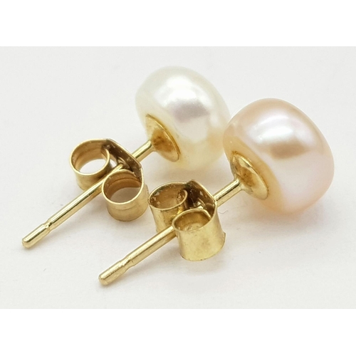 741 - A 9K YELLOW GOLD PEARL STUD EARRINGS. 0.75G IN WEIGHT. Ref: SC 5070